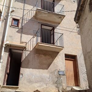 sh 791 town house, Caccamo, Sicily