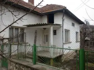 Nice small rural house situated in a big and lively village about 25 km away from the town of Vratza