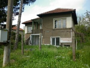 Country house with plot of land in a village in Bulgaria