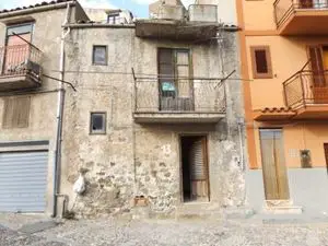 sh 529 town house, Caccamo, sicily