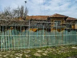 Old country house with big garden 60 km from the Black sea 