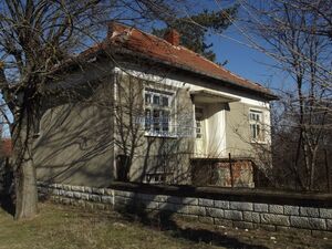 Cheap Bulgaian House with vast garden 4000 sq.m land Vratsa
