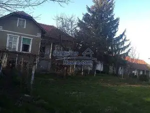 Cozy Bulgarian house for sale near lake in Montana region