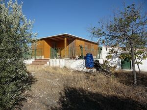 Lakeside log cabin. JLFR10
