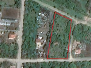 Plot with an old building - 10km to the seaside