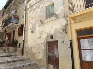 sh 711 town house, Caccamo, Sicily