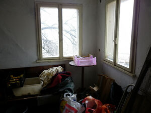 An old villa with big plot of land located near forest 7 km 