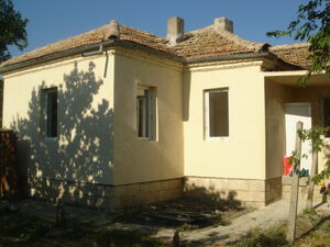 Bulgaria Property Finder) Renovated Property With Huge land 