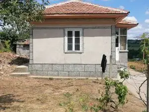  One-Storey House, sound structure, outbuildings, renovated 