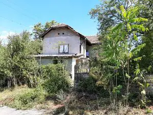 Cheap country house with barn and additional land for sale
