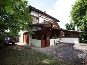 3-bed 1 ½ bath house with nice garden, not far from Ruse