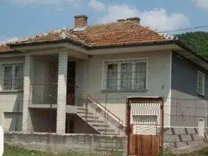 I am selling a two-story new house-Bulgarian