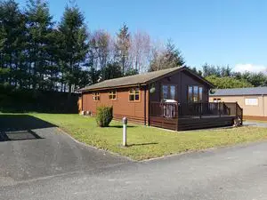 Superb 2 bed, 2 bath Log Cabin on exclusive Country Park UK!