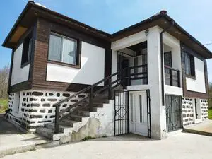 Two-storey renovated house for sale in the village of Razdel