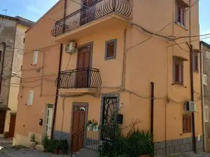 Rennovated Townhouse in Sicily - Casa Signora Leena