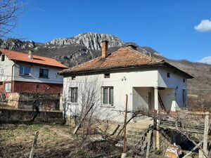 Old house with great views in tourist area 1 hour from Sofia