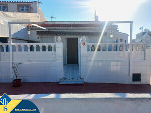 Bungalow with garden, in the province of Alicante, in the to