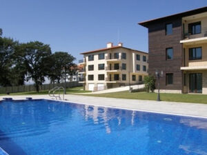 One-bedroom fully-furnished apartment, maintenance 25E/month