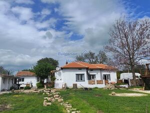 PROPERTY for sale-large yard of 5110 sq.m. 20min to the SEA