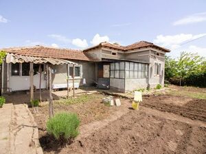 2-bed rural house with big garden near Dobrich and the sea
