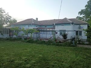 One-storey spacious house with a garage in General Toshevo