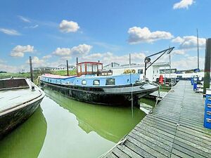 Residential Cruising Barge - Verandering  £80,000