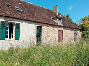  2 bedroom Detached House with Garden Outbuildings