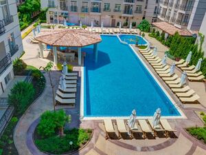 One Bedroom apartment with Pool View in Dawn Park