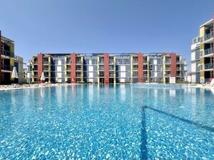 Spacious 1-Bedroom Apartment with Pool View | Elite 4