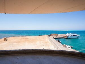 Panoramic Sea View 1-Bedroom Apartment in the City Center 