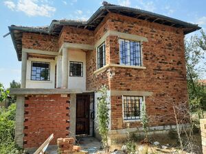 Rural house with quiet location 25 km away from big city