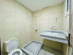 Elegant Apartment with Street & Garden View – Hub