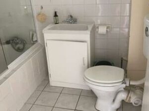 2 Bedroom Apartment Flat to Rent in Lakeside