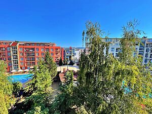  2-bedroom, 2-bathroom apartment with pool view | Rainbow 3 