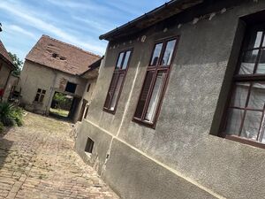 Sale of a house with great possibilities and a suitable pric