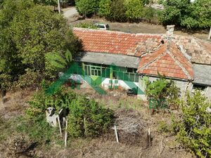 Regulated plot of land with an old house, Varna district