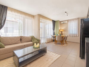 Excellent Modern furnished 2 bedroom Apartment, Bravo 5