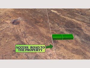 Residential 2.5-acre Land for Sale in Sun Valley, Arizona