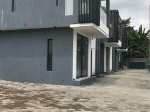 Ultra modern 4-bedroom townhouse @ Dzorwulu/+233243321202