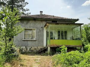 country house with spacious yard and quiet location Vrasta