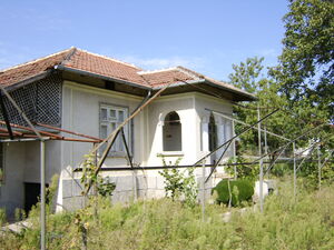 Solid House in the village of Garvan near Silistra Pay Month