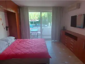 Right on the beach lovely studio 