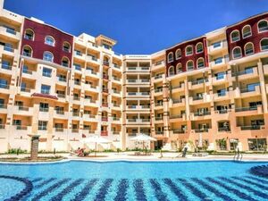 FlorenzaKhamsin in Arabia road in hurghada