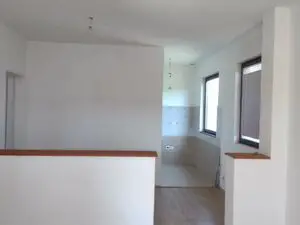 House with business premisses next to the spa