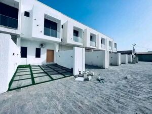 Luxurious 2-bedroom Teracce House@ Nanakrom/+2332243321202