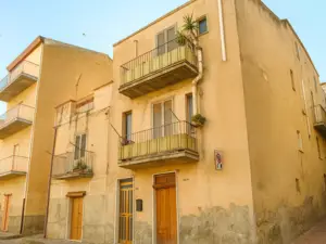 CASA INDIPENDENTE DI AMPIA METRATURA IN VENDITA