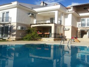 İZMİR ÇEŞME ALAÇATI’DA SITE ICERISINDE HAVUZLU HAFTALIK