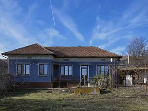 Massive brick house with panoramic view near Veliko Tarnovo