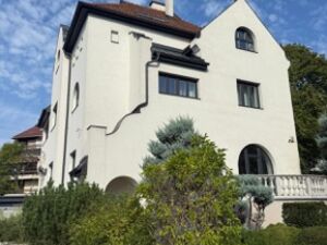 A 4-storey villa for rent, designed for office use, is certi