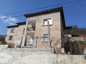 Partially renovated and furnished house with nice location